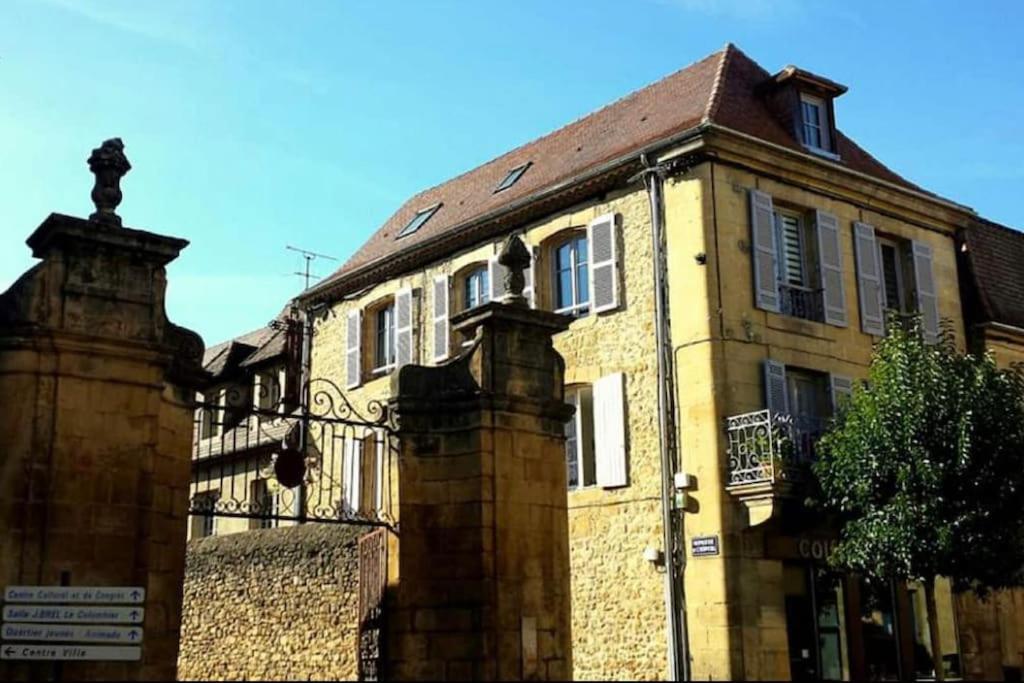 Adorable Petit Loft Clim Wifi Au Pied De La Cite Apartment Sarlat-la-Caneda Exterior photo